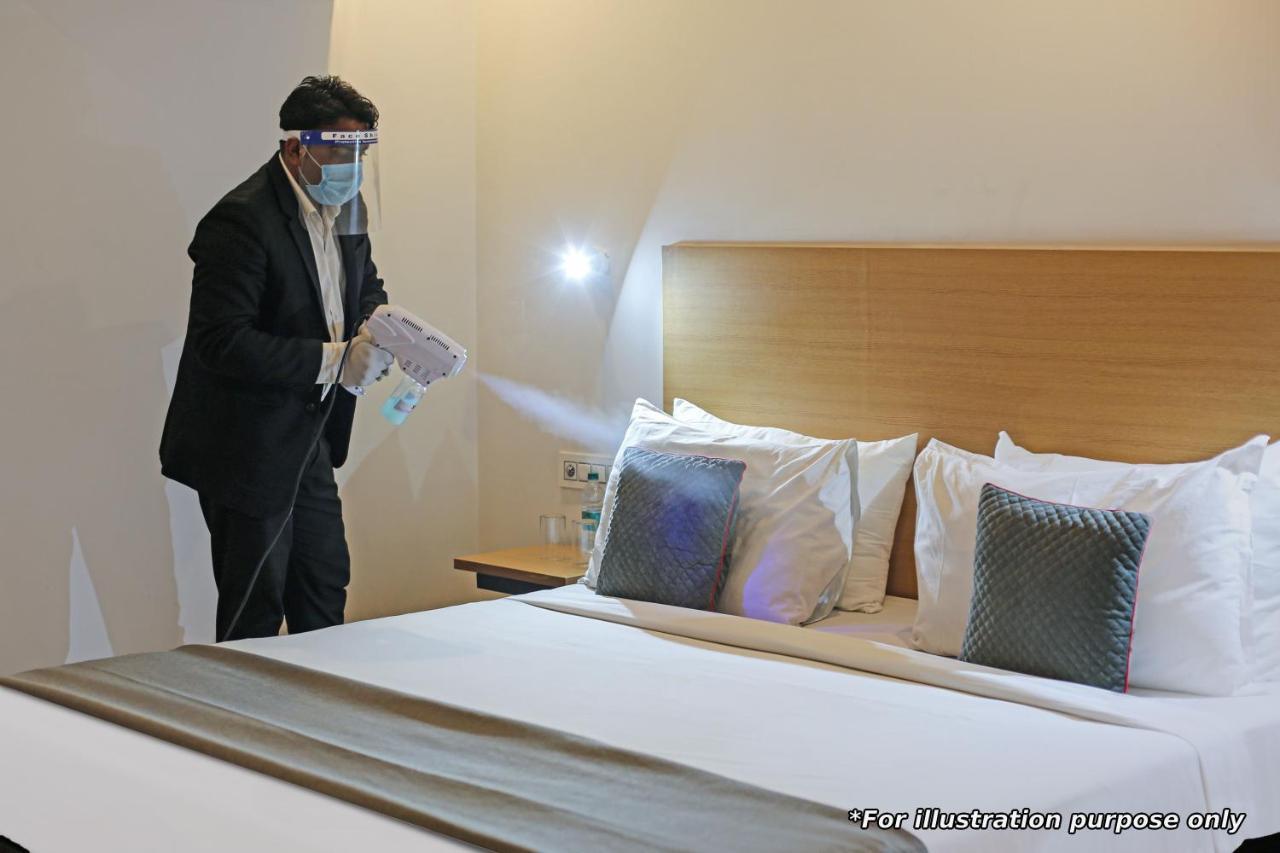Hotel Vaccinated Staff- Oyo Townhouse 105 Khar West Station Bombay Exterior foto