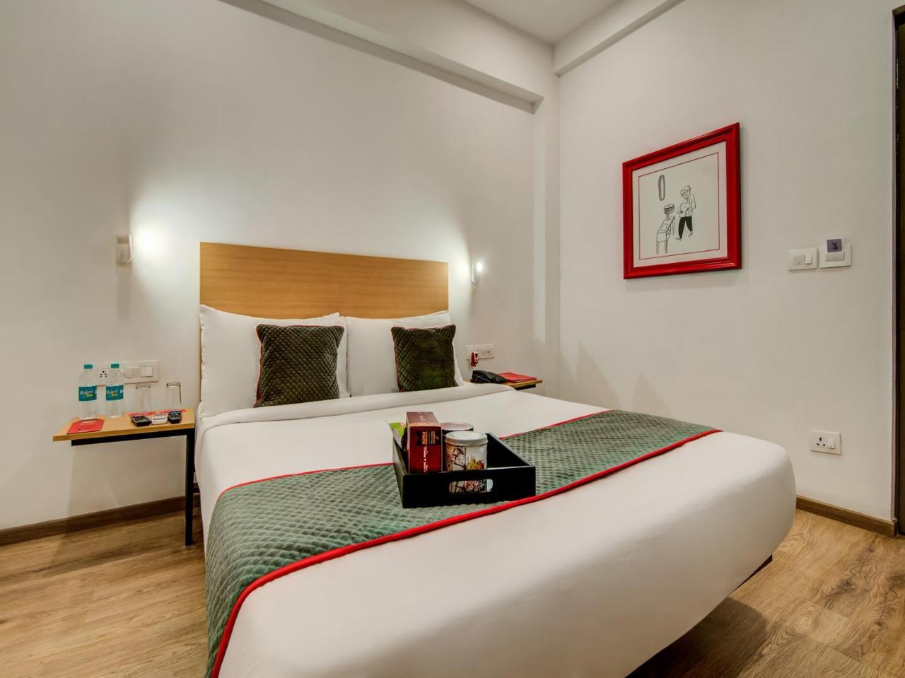Hotel Vaccinated Staff- Oyo Townhouse 105 Khar West Station Bombay Exterior foto
