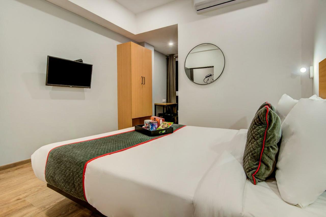 Hotel Vaccinated Staff- Oyo Townhouse 105 Khar West Station Bombay Exterior foto