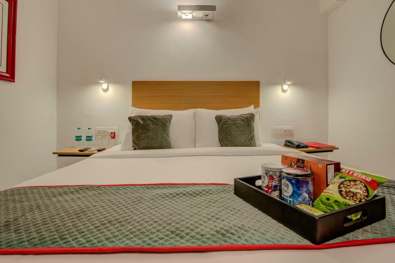 Hotel Vaccinated Staff- Oyo Townhouse 105 Khar West Station Bombay Exterior foto