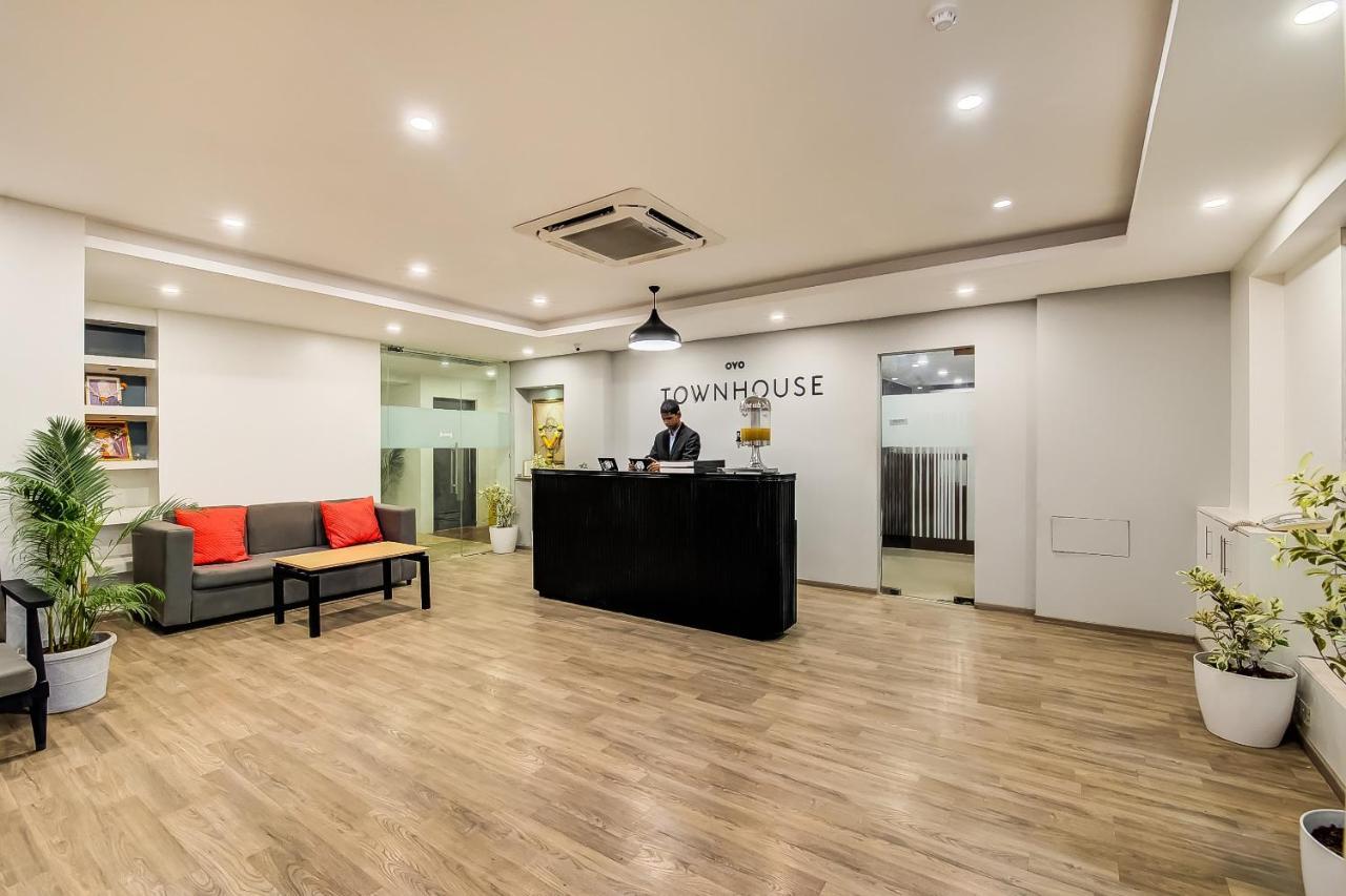 Hotel Vaccinated Staff- Oyo Townhouse 105 Khar West Station Bombay Exterior foto